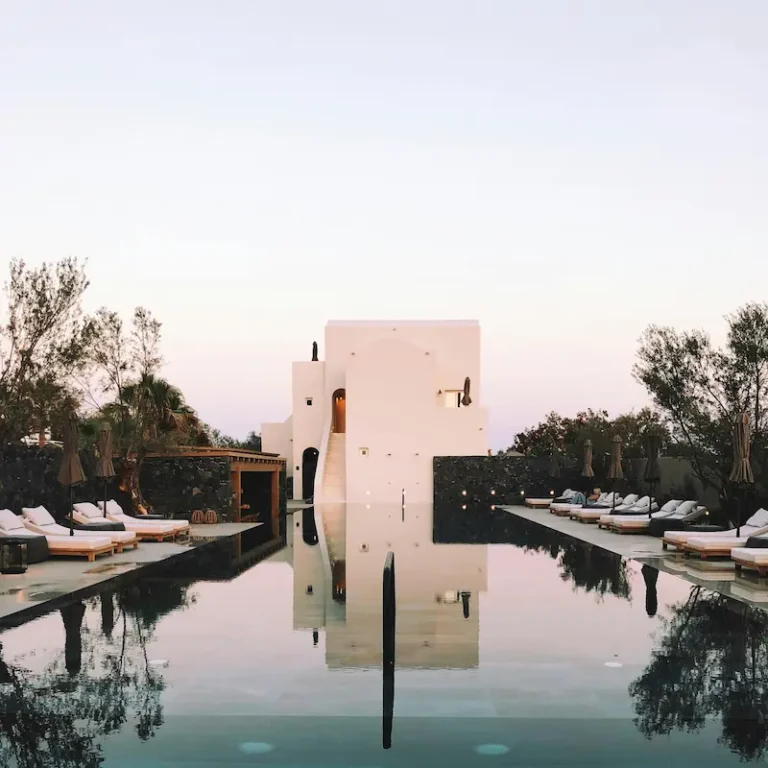 Ολική διαχείριση εξωτερικών χώρων και εγκαταστάσεων premium καταλυμάτων.